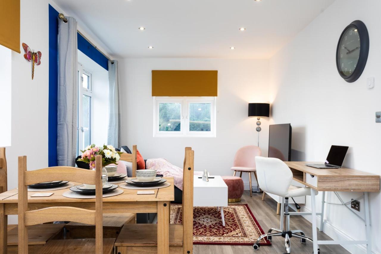Hatfield Haven - Modern 2-Bed Retreat Near Uni, Business Park & City Center, Free Parking, Big Savings On Longer Stays Ngoại thất bức ảnh