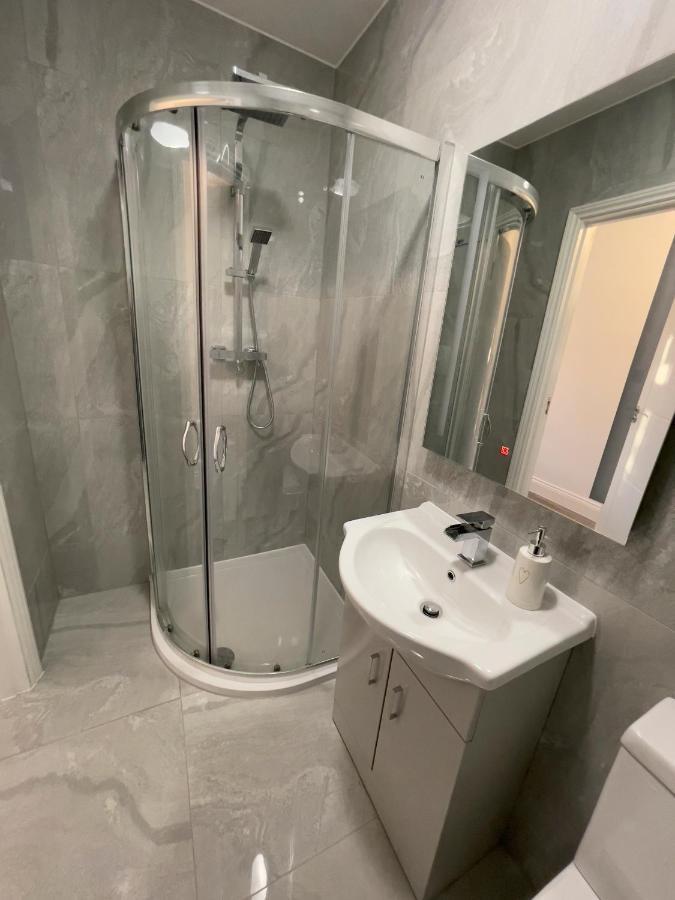 Hatfield Haven - Modern 2-Bed Retreat Near Uni, Business Park & City Center, Free Parking, Big Savings On Longer Stays Ngoại thất bức ảnh