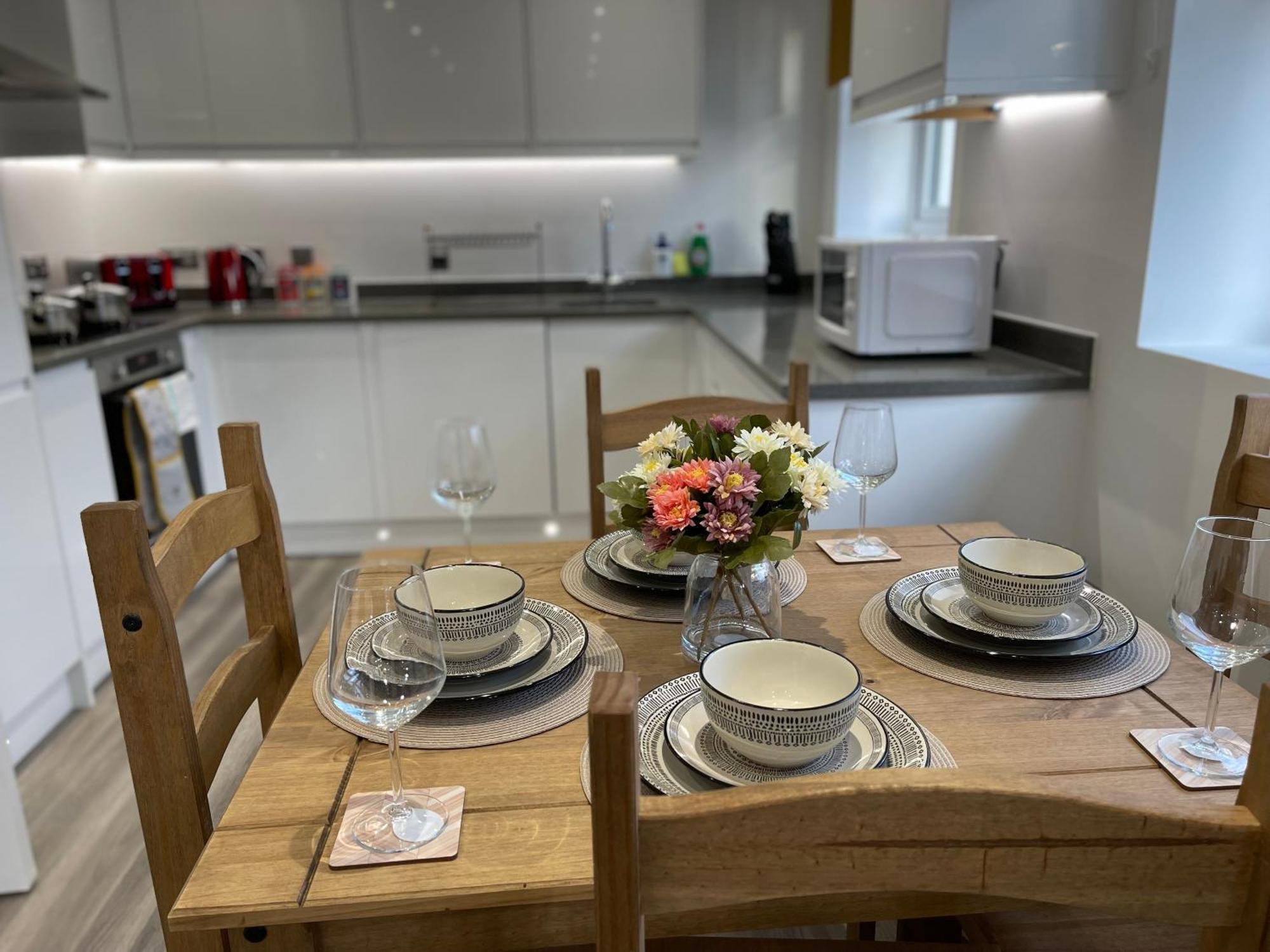 Hatfield Haven - Modern 2-Bed Retreat Near Uni, Business Park & City Center, Free Parking, Big Savings On Longer Stays Ngoại thất bức ảnh