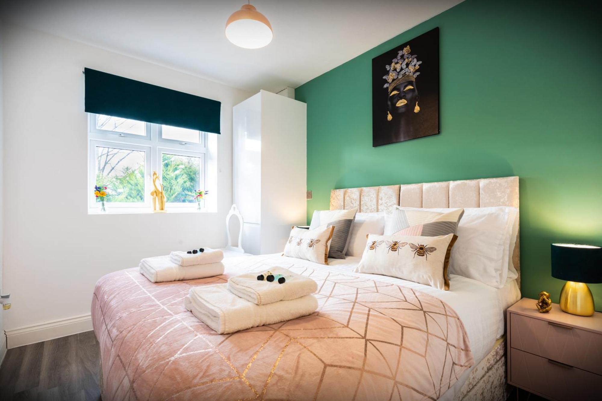 Hatfield Haven - Modern 2-Bed Retreat Near Uni, Business Park & City Center, Free Parking, Big Savings On Longer Stays Ngoại thất bức ảnh